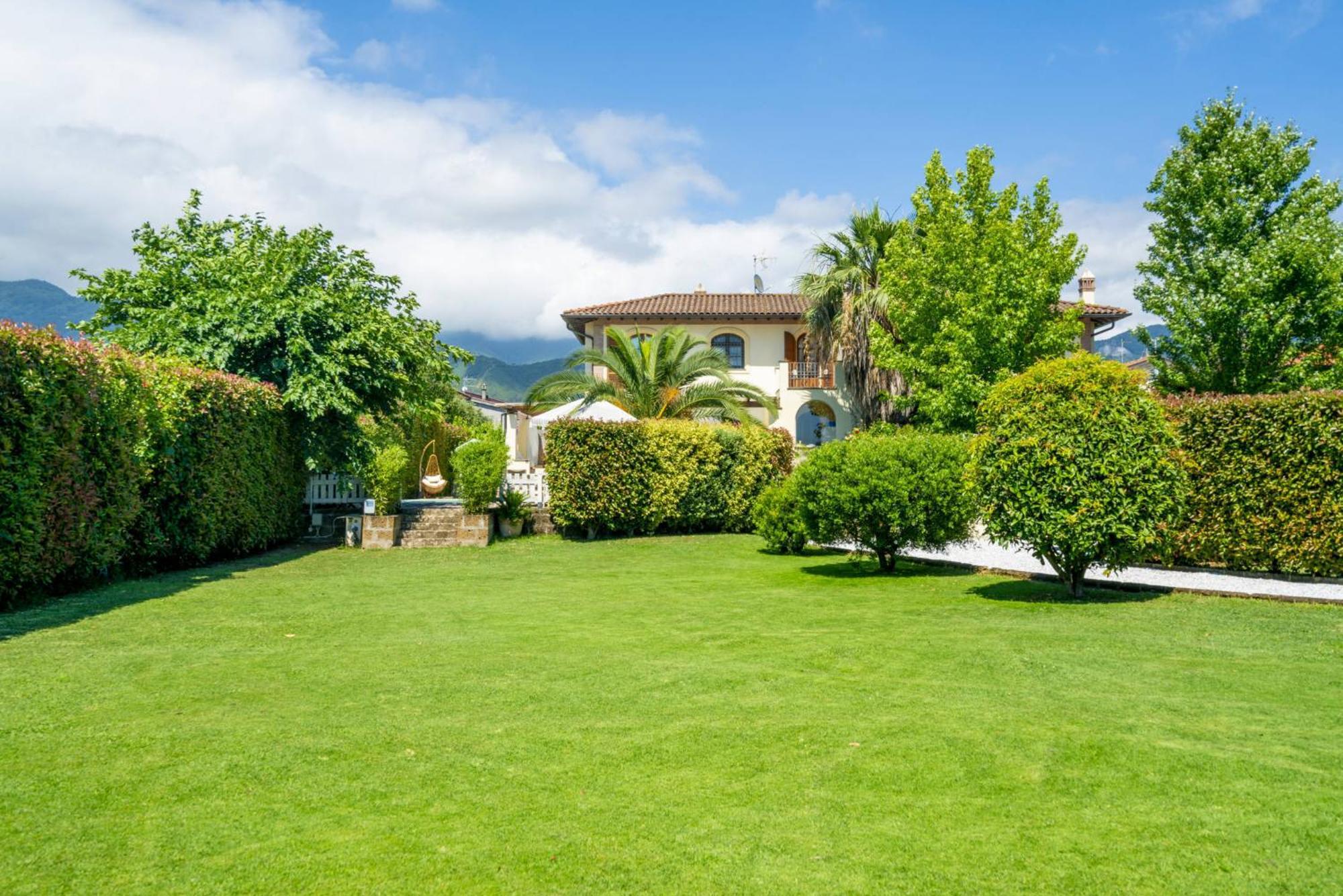 Villa Lorenzo Querceta Buitenkant foto