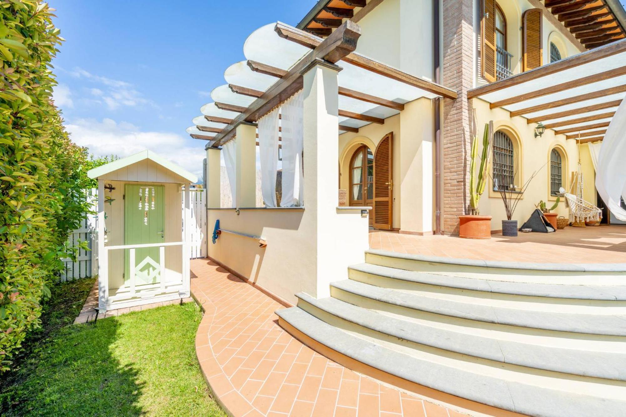 Villa Lorenzo Querceta Buitenkant foto